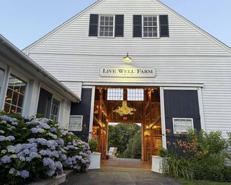 A rambling farmhouse, now a modern and comfortable sanctuary for you to enjoy! - Harpswell - Κτίριο