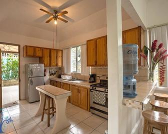 Casa Pan Dulce Minutes Away From Town - Puerto Viejo de Talamanca - Küche