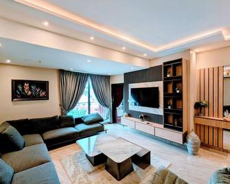 Condos De La Chichi - Kumasi - Wohnzimmer
