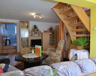 Holiday Home in Neustadt am Rennsteig With Pond - Neustadt am Rennsteig - Living room