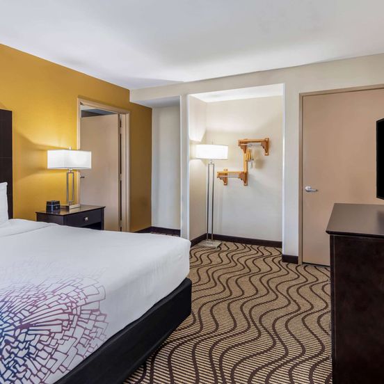 La Quinta Inn & Suites by Wyndham Carlsbad - Legoland Area