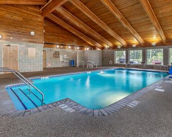 Comfort Inn - Griswold - Piscina