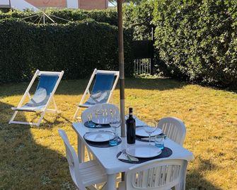 Gelso - Tirrenia - Patio