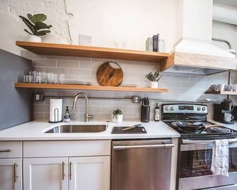 The Study on Main Located on the Square! - Chambersburg - Kitchen
