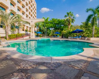 Hotel Lucerna Culiacan - Culiacán - Piscina