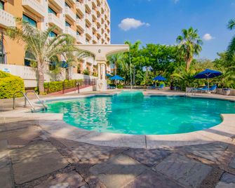Hotel Lucerna Culiacan - Culiacán - Pool