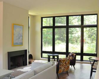 Northshore, Modern Cabin 626 - Northport - Sala de estar