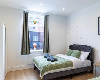 Open Mind Leisure - 2 Beds & Free Parking - Fareham - Bedroom
