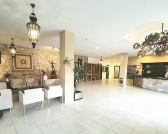 Los Acebos Arriondas - Arriondas - Lobby