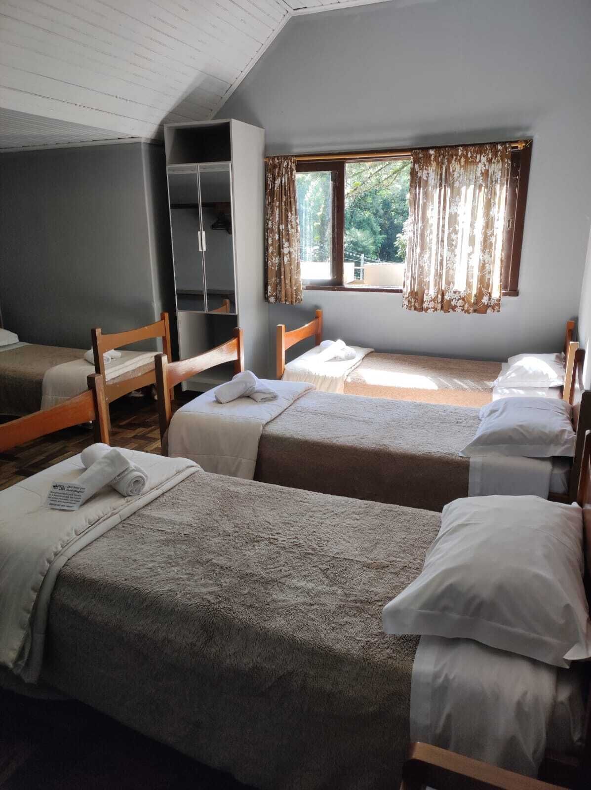 Pousada Vista Do Lago - Hostel - גרמאדו - חדר שינה