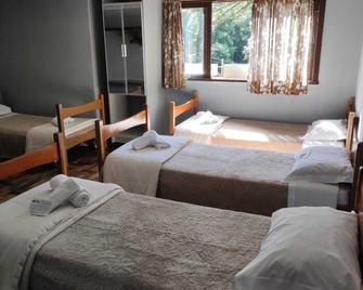 بوسادا فيستا دو لاجو - غرامادو - غرفة نوم