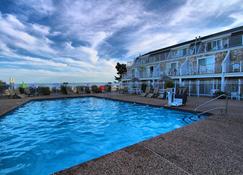 InnSeason Resorts Captain's Quarters - Falmouth - Pool