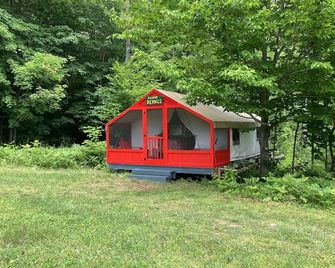 Glamp Bernice On Beautiful Adirondack Hobby Farm - North River - Building