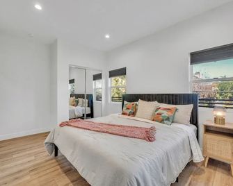 Luxe Townhome | Newly-Built - Van Nuys - Bedroom
