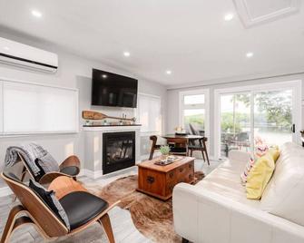 Waterfront Bliss: Firepit & Bbq Cottage R - Hanover - Sala de estar