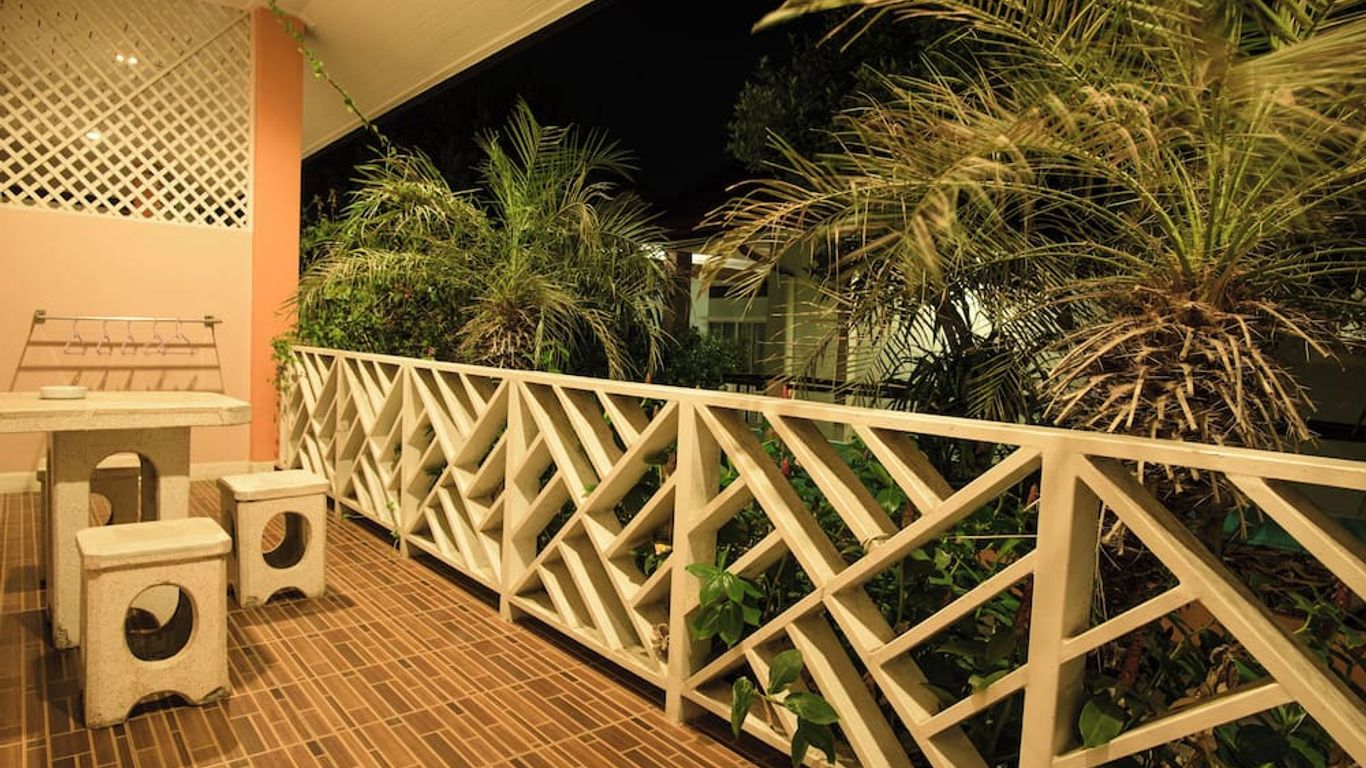 ลารีน่า รีสอร์ท บาย เดอะซี เกาะล้าน