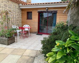 La Basse Monniere - Sévremont - Patio