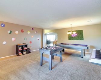 Chic New Mexico Retreat w/ Patio, Grill & Fire Pit - Los Lunas