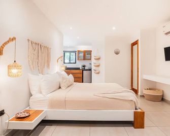 Location, location. Studio APT #1 is walking distance to shops, gym, surf and yo - Nosara