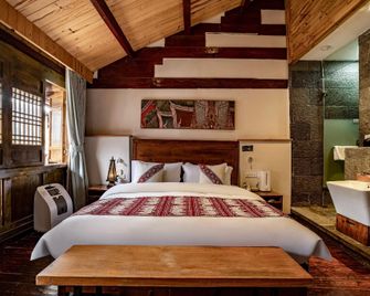 Shangrila Agedtree Hotel - Diqing - Bedroom