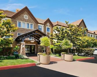 Pet-friendly Property! Full Kitchen, Outdoor Swimming Pool, Free Breakfast! - San Diego - Building