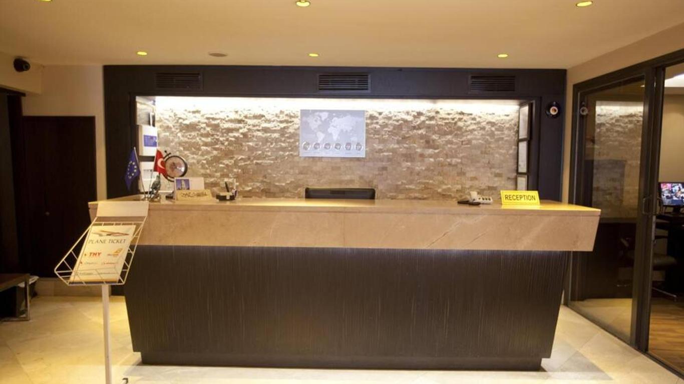 فندق جراند لاليلي