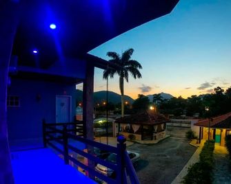 Pousada Larissa - com Gerador de Energia - פאראטי - פטיו