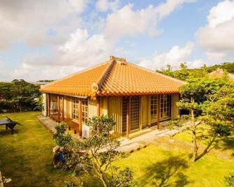 Kataaki no Sato - Miyakojima Island - Будівля