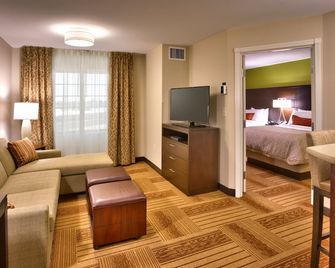 Indoor Pool + Hot Tub | Fully Equipped Suite - Cheyenne - Living room