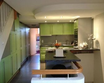Executive suite in Zug Old Town Triplex - Zug - Kitchen