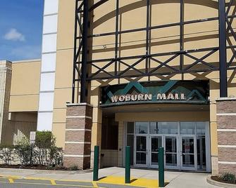 Getaway with Friends! FREE Parking, Minutes to Downtown Boston and Woburn Mall! - Woburn - Gebäude