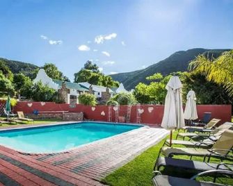 Old Mill Lodge, Working Ostrich Farm & Restaurant, Oudtshoorn - Oudtshoorn - Zwembad