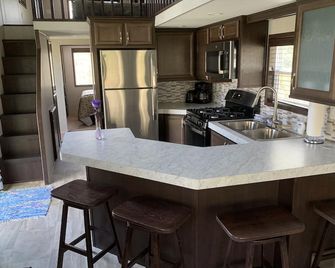 Lakeside Cottage at Bolton Bay on Long Lake - Park Rapids - Kitchen
