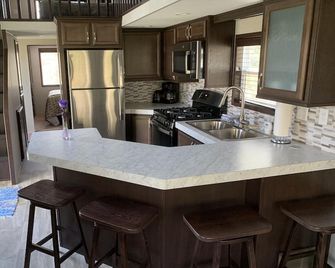 Lakeside Cottage at Bolton Bay on Long Lake - Park Rapids - Kitchen