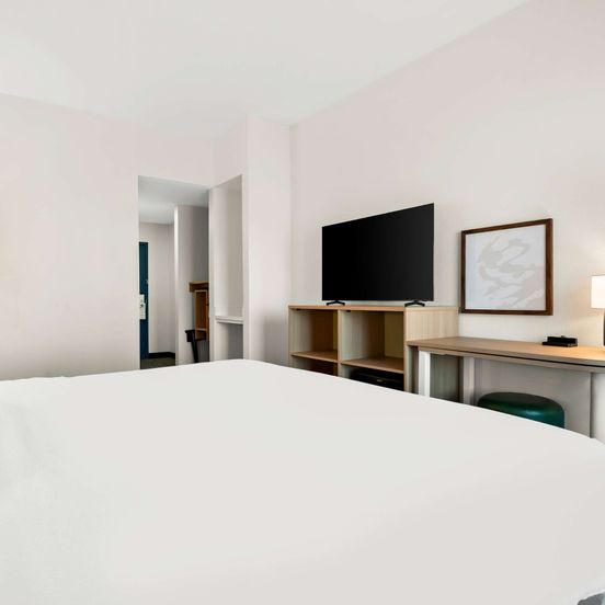 Bedroom view of Spark by Hilton Lancaster Dutch Country