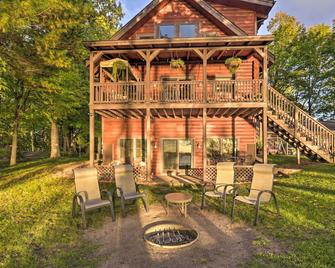Modern Log Cabin with Rec Room, Steps to Lake! - Pine City - Patio