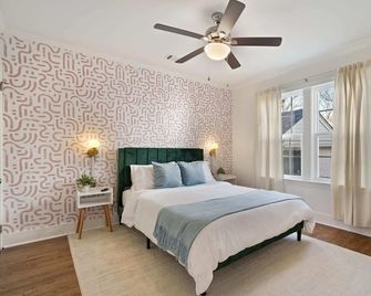 Hot Tub & Pool Table Mins to Beale Renovated - Memphis - Bedroom