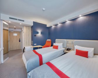 Holiday Inn Express Yerevan By IHG - Yerevan - Bedroom