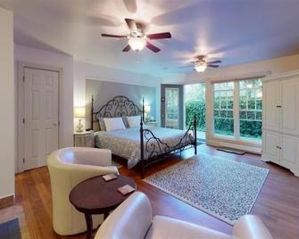 Annapolis Suite Hottub, Kingbd, Downtown - Wolfville - Спальня