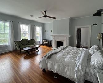 The Governors Mansion in Clarksdale Mississippi. A Step Back in Time - Clarksdale - Bedroom