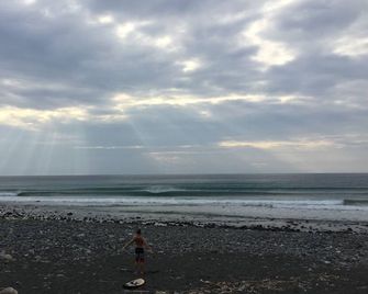 Donghe surf shop & Hostel - Donghe Township - Playa