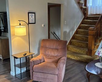 Harold Hidden Haven - Close to area Hospitals - Johnstown
