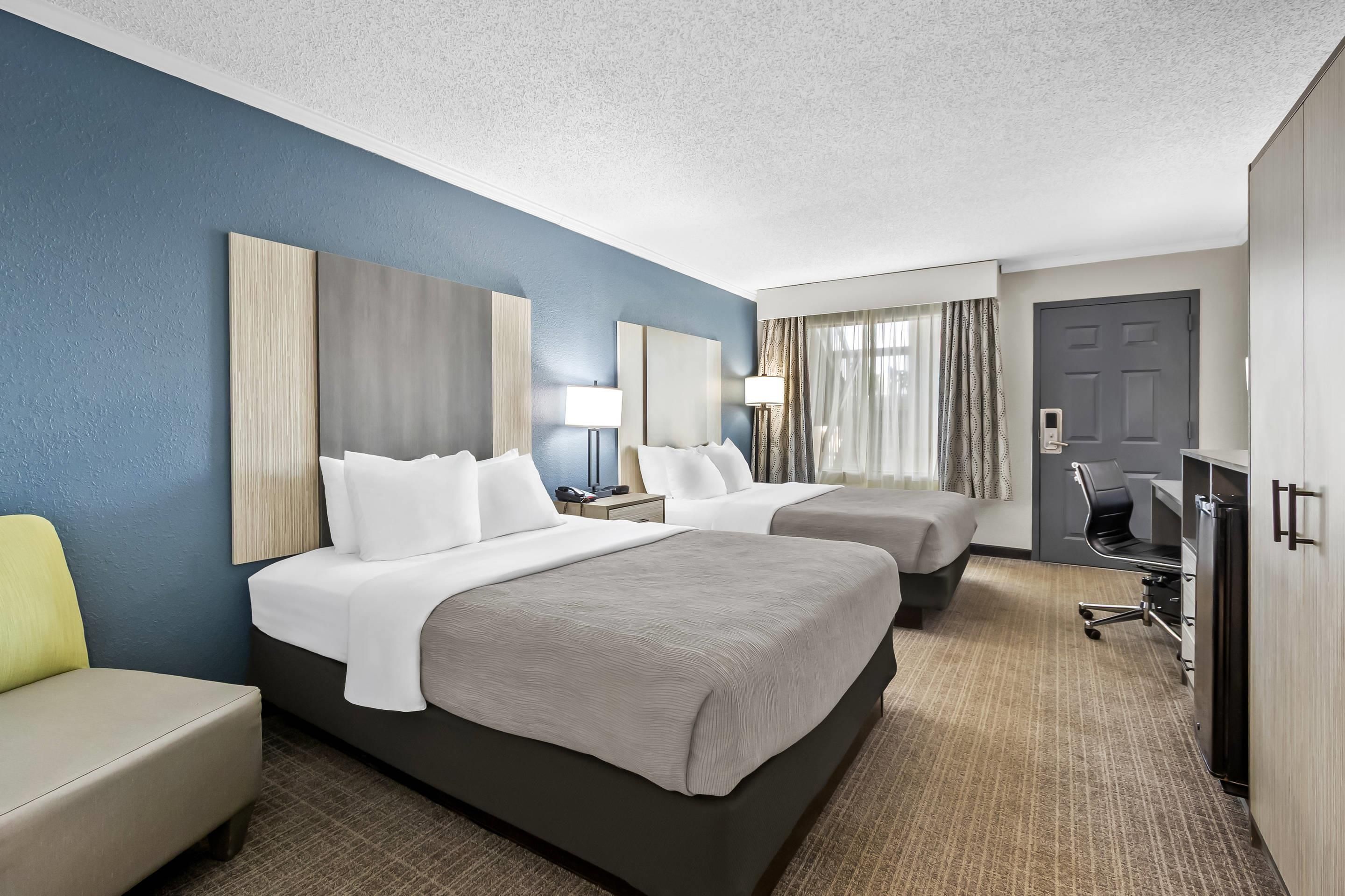 Quality Inn & Suites Florence Civic Center - פלורנס - חדר שינה