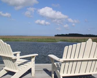 Savannah Whitemarsh Island Cottage on Private Riverfront Estate with Dock - Savannah - Patio
