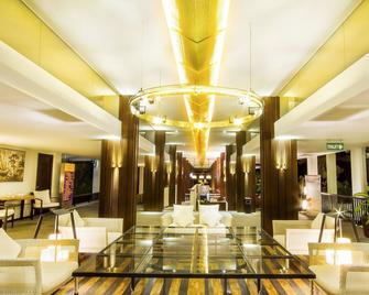 Estrella Hotel & Conference - Luwuk - Lobby