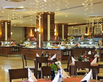 Lake & River Side - Side - Restaurant