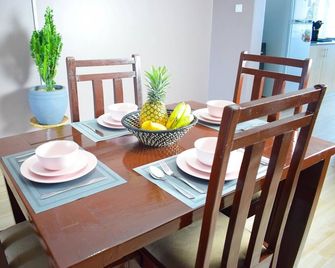 Ilala House, Voi - 2 bed, 2 bath - Voi - Essbereich