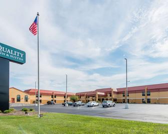 Quality Inn and Suites Muncie I-69 - Muncie - Gebäude