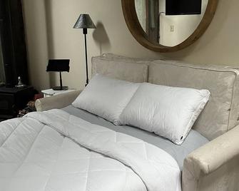 Little River Annex /exquisite gardens / ocean views/ 550 sq.ft. - Little River - Bedroom
