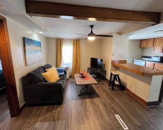 The VilleTop - Charming 1-bedroom apartment in wonderful Steubenville, OH - Steubenville